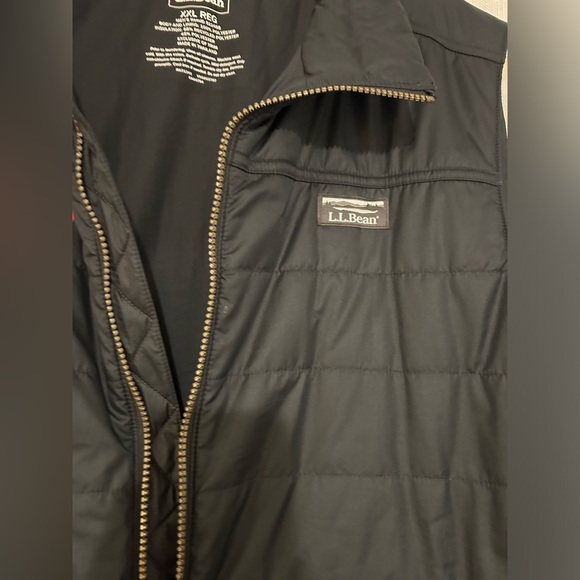 LL Bean Men’s black zip up puffer vest. Size XXL - Picture 2 of 6
